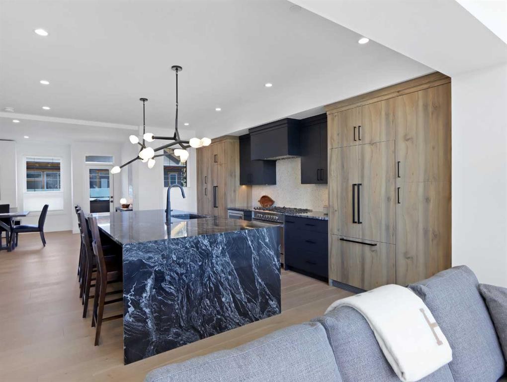 512 8Th Avenue, Canmore, AB - Indoor Photo Showing Kitchen With Upgraded Kitchen