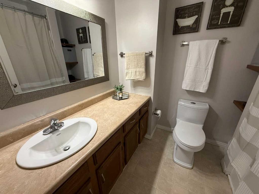 458 Collinge Road, Hinton, AB - Indoor Photo Showing Bathroom