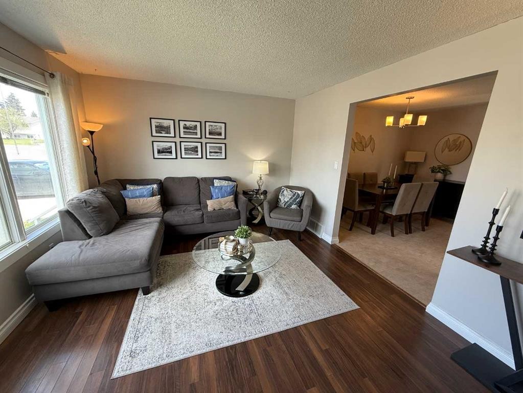 458 Collinge Road, Hinton, AB - Indoor Photo Showing Living Room