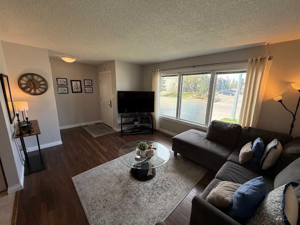 458 Collinge Road, Hinton, AB - Indoor Photo Showing Living Room