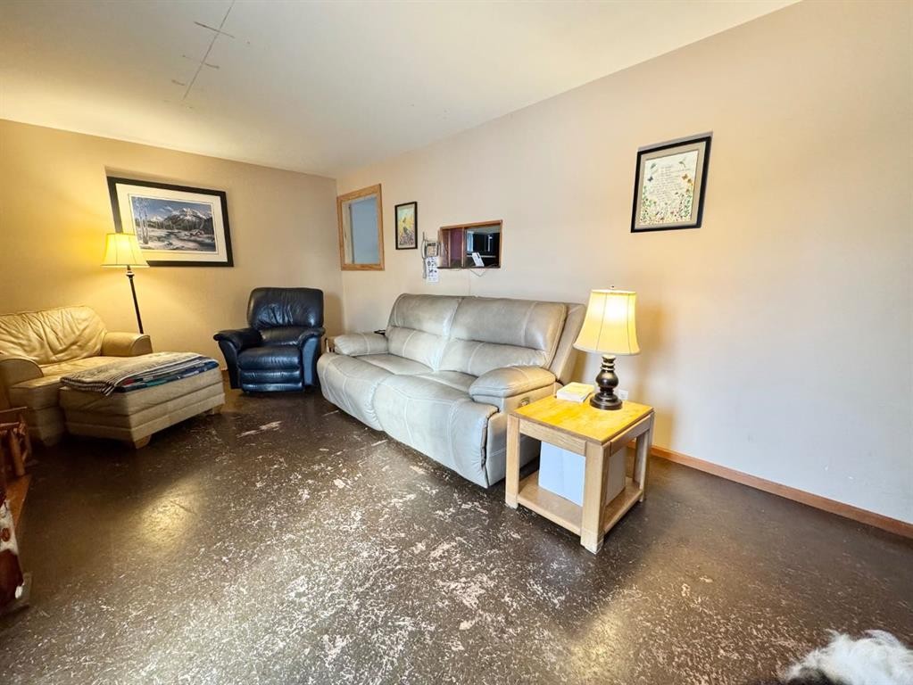 611 4 Avenue, Fox Creek, AB - Indoor Photo Showing Living Room
