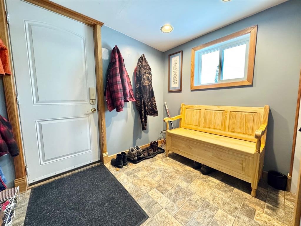611 4 Avenue, Fox Creek, AB - Indoor