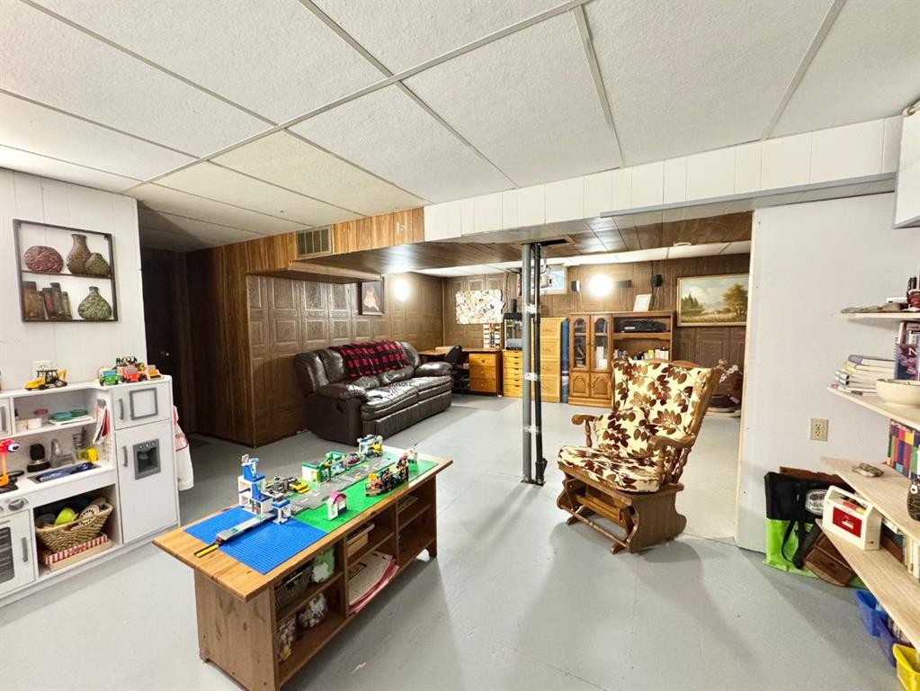 611 4 Avenue, Fox Creek, AB - Indoor Photo Showing Other Room
