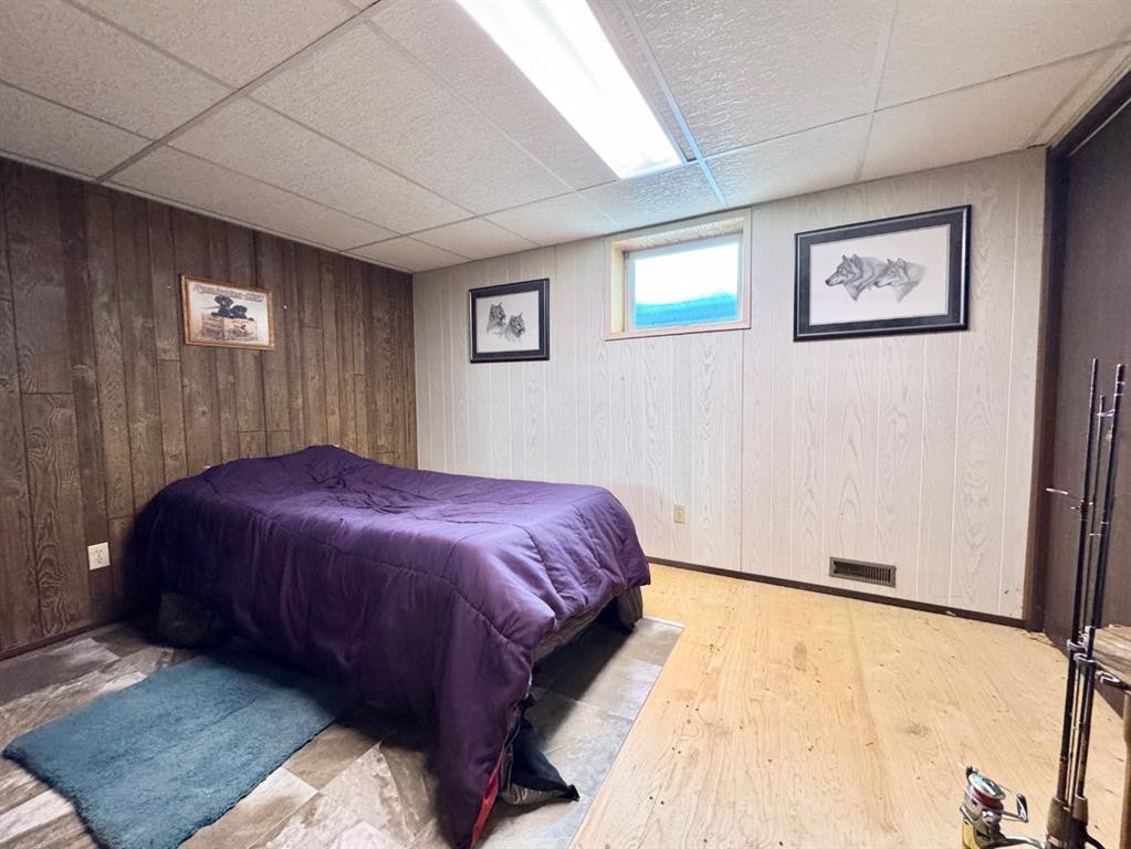 611 4 Avenue, Fox Creek, AB - Indoor Photo Showing Bedroom