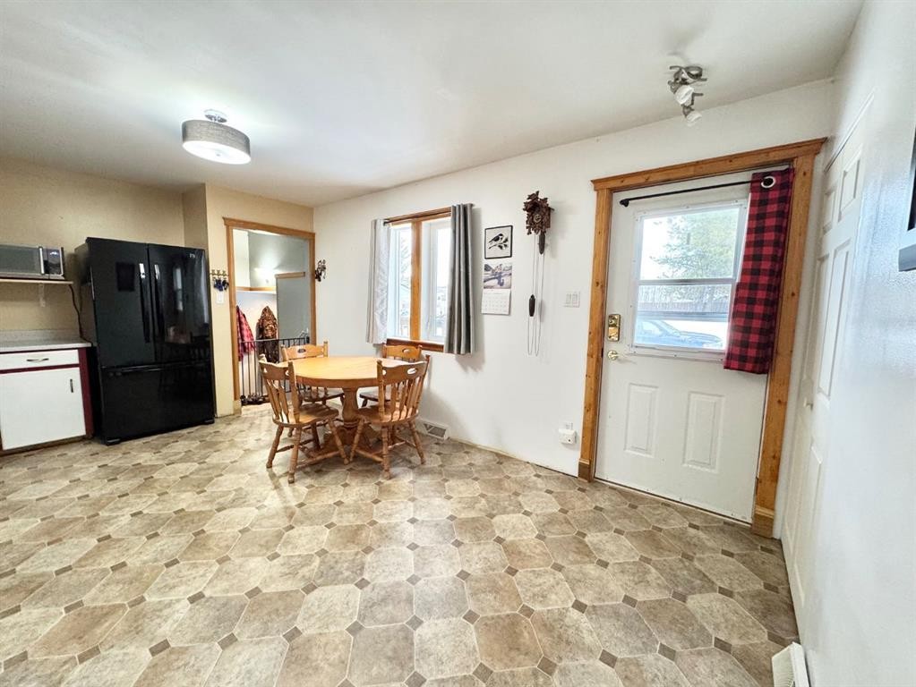 611 4 Avenue, Fox Creek, AB - Indoor