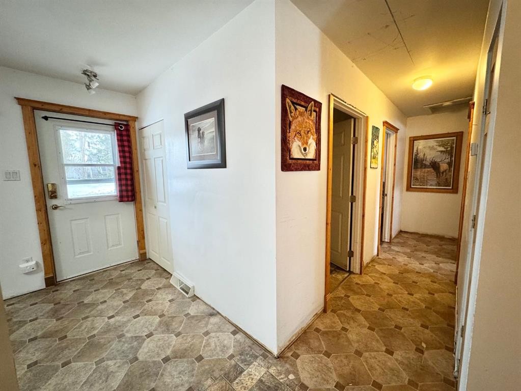 611 4 Avenue, Fox Creek, AB - Indoor Photo Showing Other Room