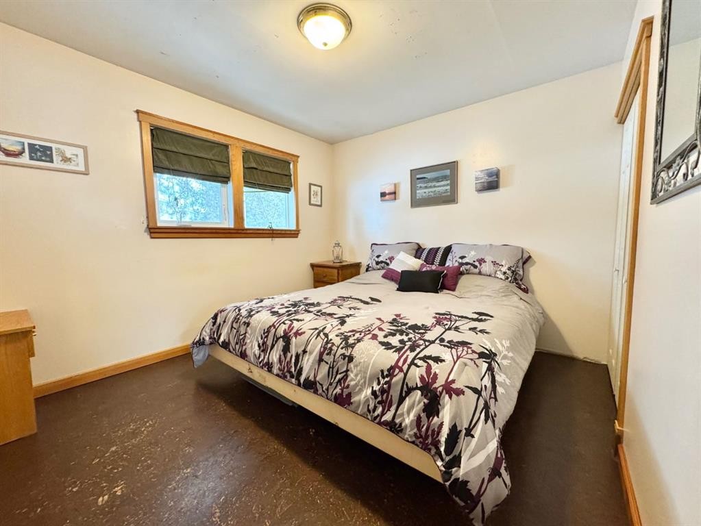 611 4 Avenue, Fox Creek, AB - Indoor Photo Showing Bedroom