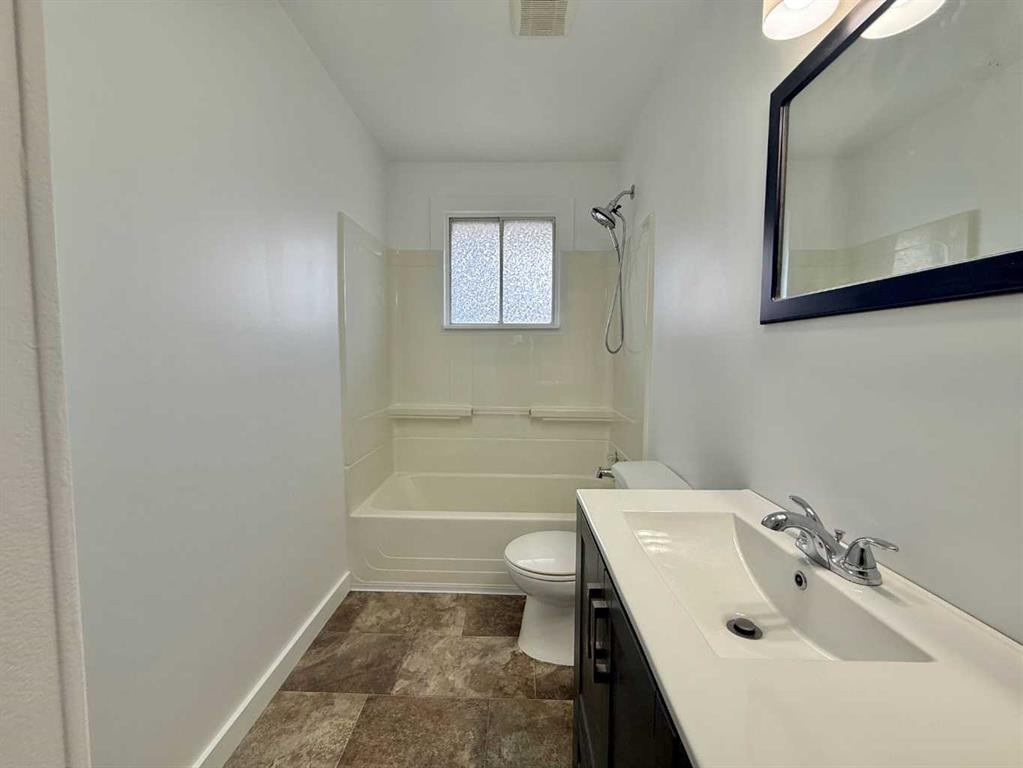 114 Willow Drive, Hinton, AB - Indoor Photo Showing Bathroom