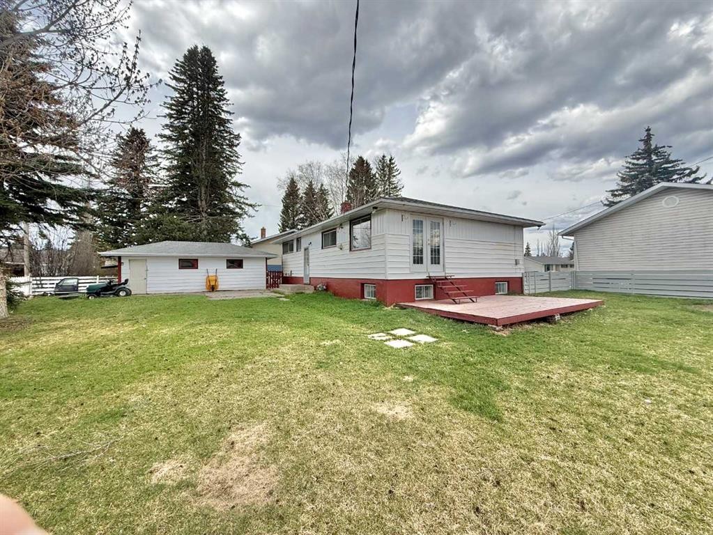 114 Willow Drive, Hinton, AB - Outdoor