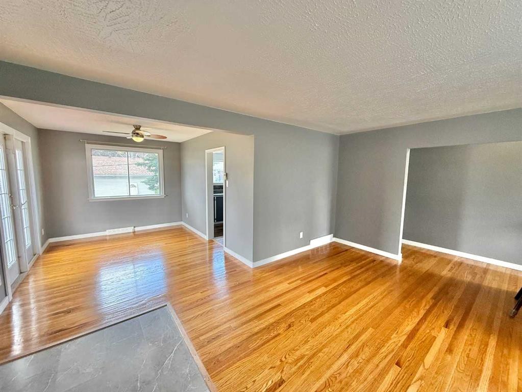 114 Willow Drive, Hinton, AB - Indoor Photo Showing Other Room
