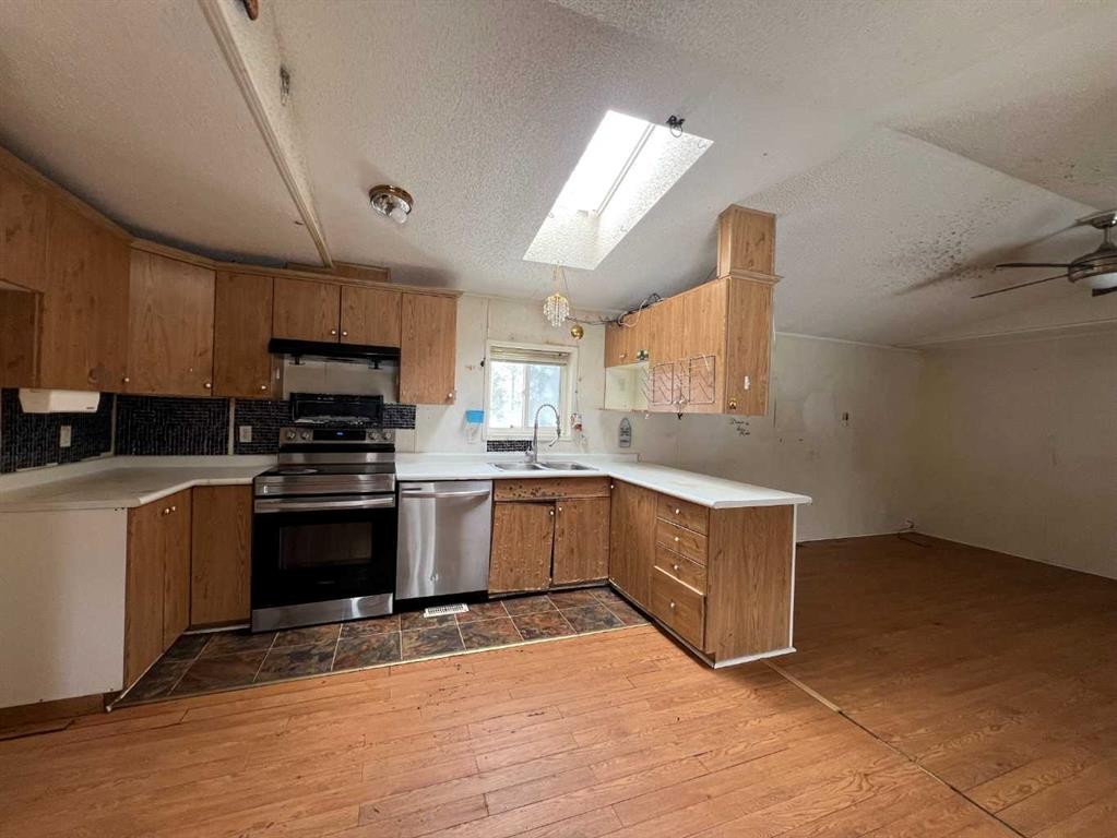 5010 49 Avenue, Robb, AB - Indoor Photo Showing Kitchen
