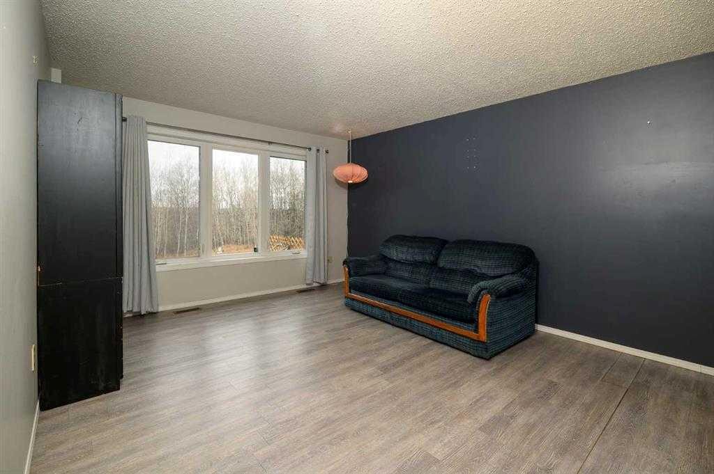 4618 54 Street, Athabasca, AB - Indoor Photo Showing Living Room