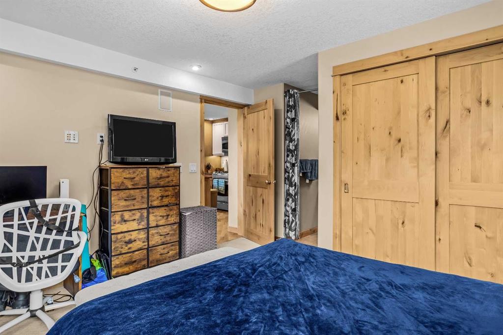 302-2100A Stewart Creek Drive, Canmore, AB - Indoor Photo Showing Bedroom