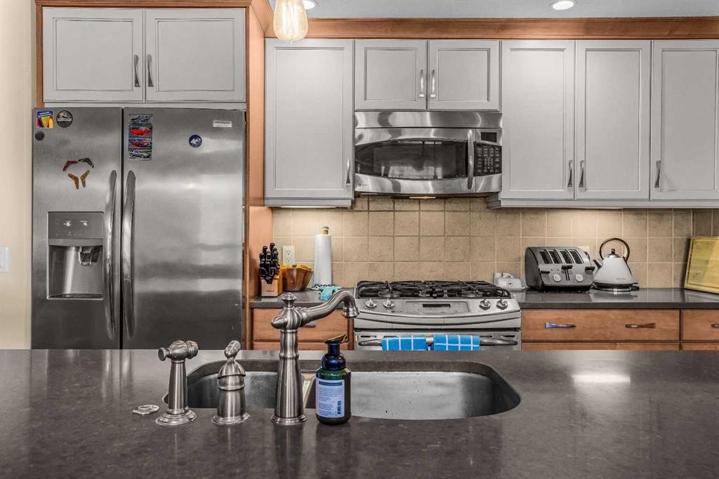 302-2100A Stewart Creek Drive, Canmore, AB - Indoor Photo Showing Kitchen