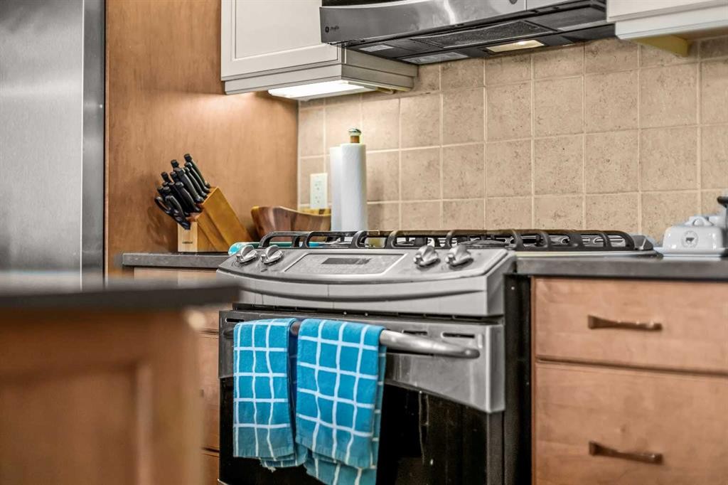 302-2100A Stewart Creek Drive, Canmore, AB - Indoor Photo Showing Laundry Room