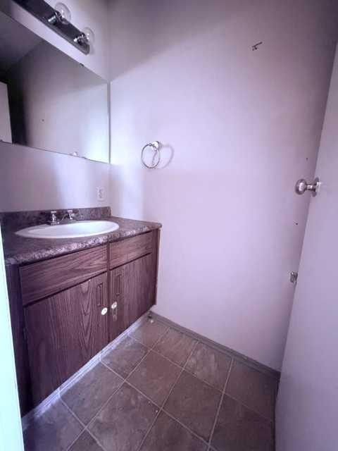 12-5231 6 Avenue, Edson, AB - Indoor Photo Showing Bathroom