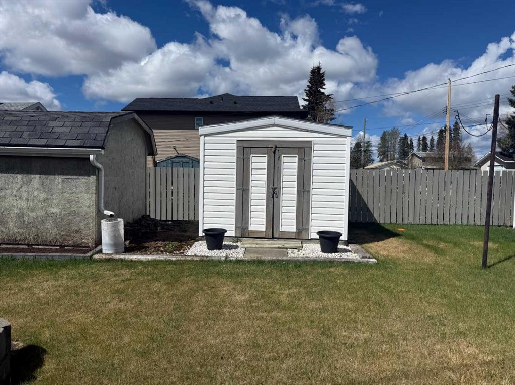 4820 17 Avenue, Edson, AB - Outdoor
