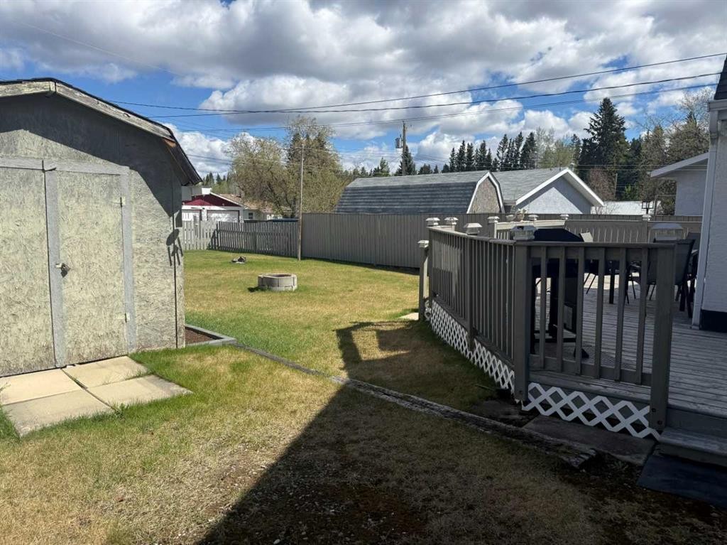 4820 17 Avenue, Edson, AB - Outdoor