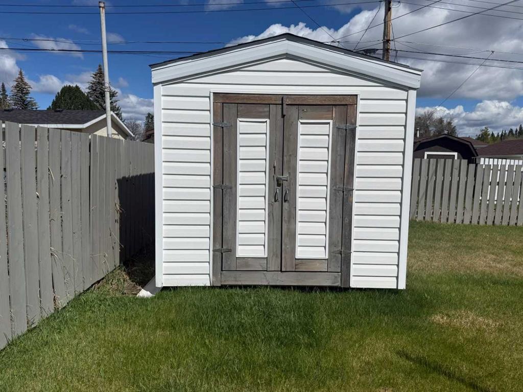 4820 17 Avenue, Edson, AB - Outdoor