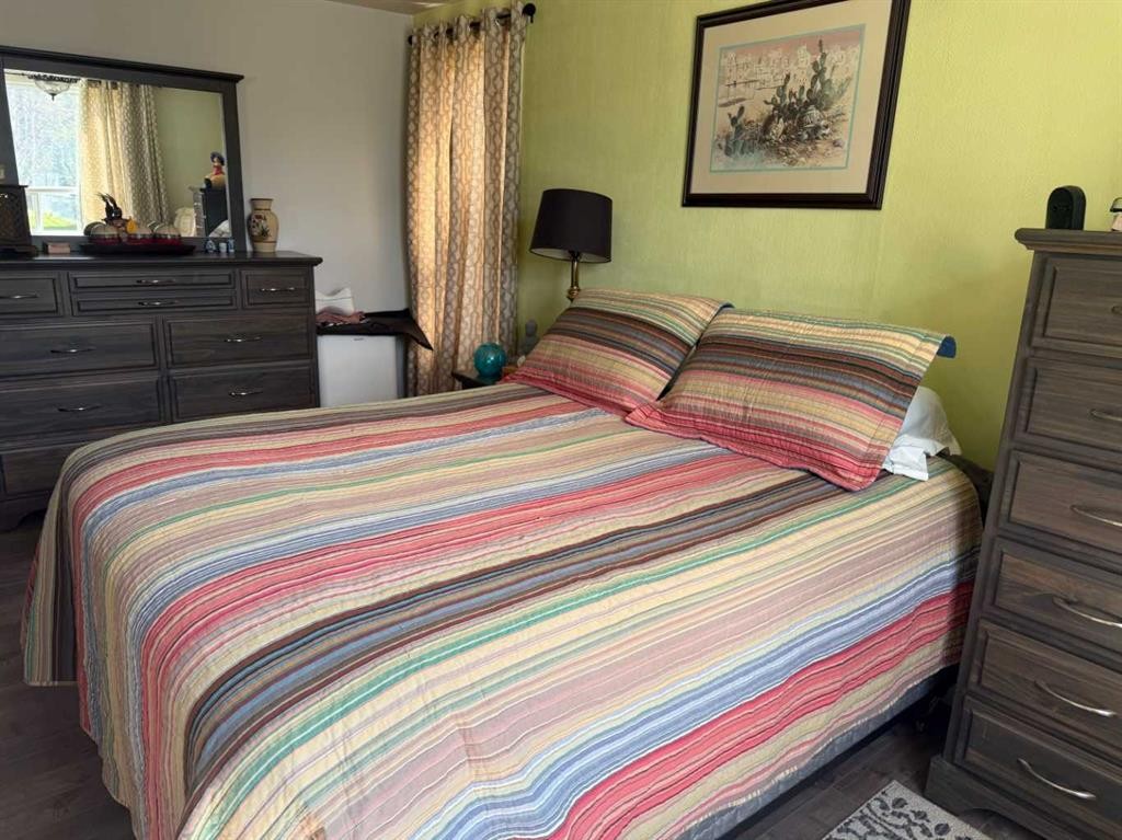 4820 17 Avenue, Edson, AB - Indoor Photo Showing Bedroom