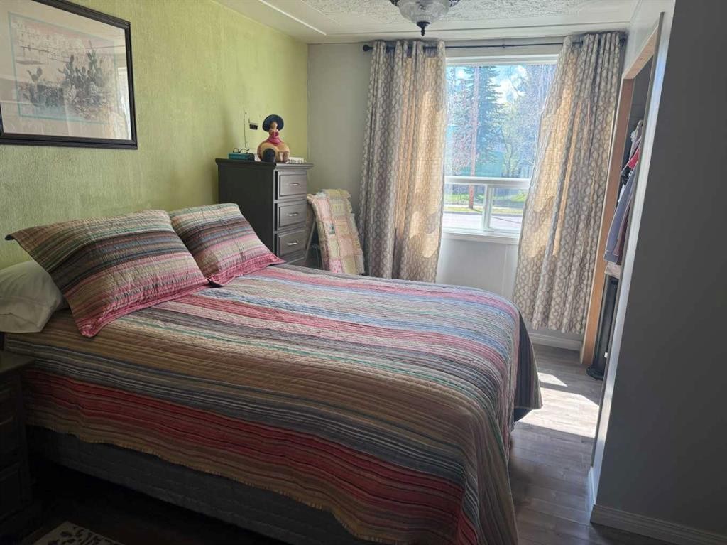 4820 17 Avenue, Edson, AB - Indoor Photo Showing Bedroom