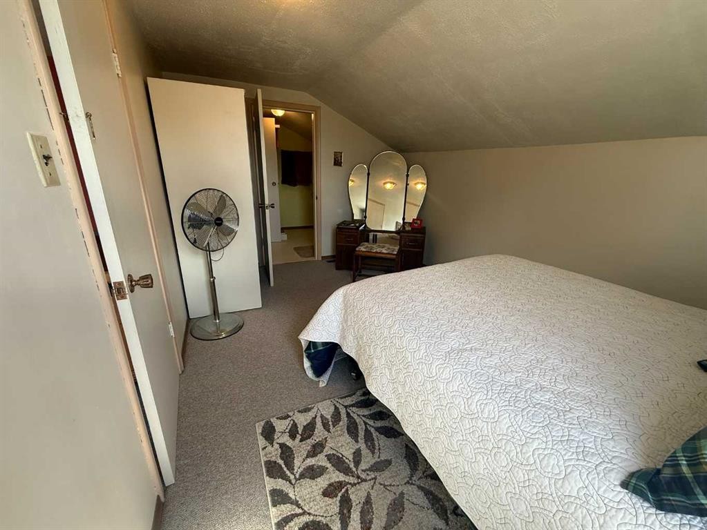 4820 17 Avenue, Edson, AB - Indoor Photo Showing Bedroom