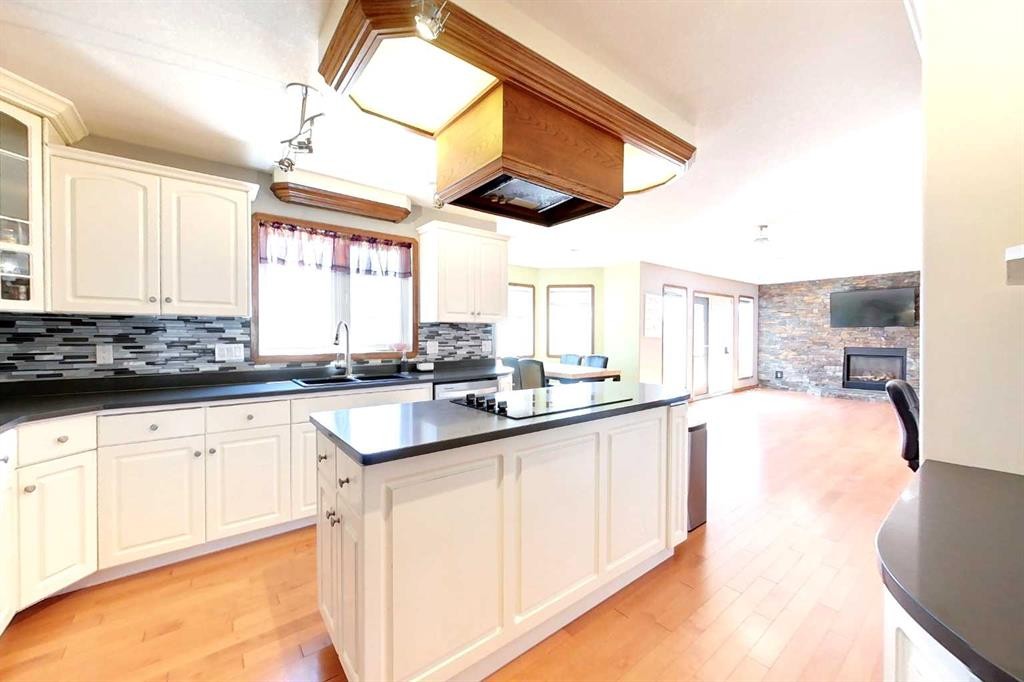 23 Springwood Drive Ne, Slave Lake, AB - Indoor Photo Showing Kitchen