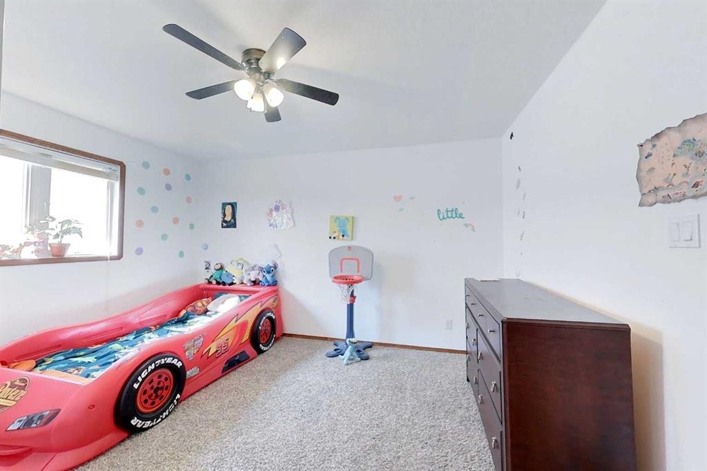 23 Springwood Drive Ne, Slave Lake, AB - Indoor Photo Showing Bedroom