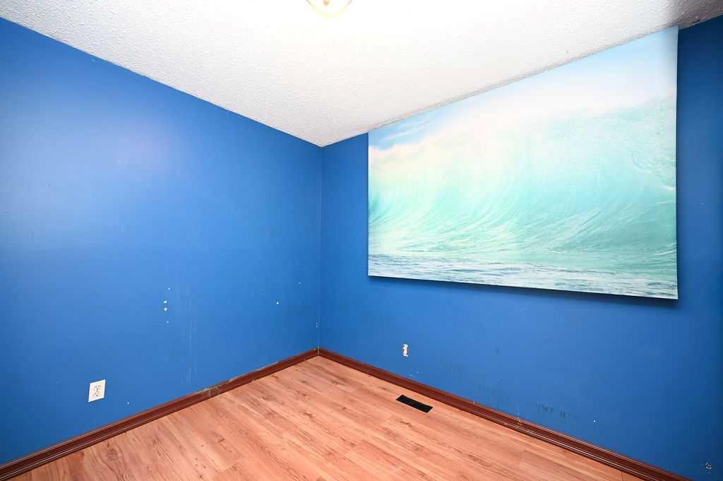 146 Sunrise Drive, South Baptiste, AB - Indoor Photo Showing Other Room