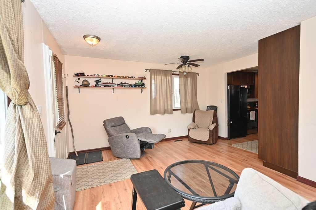 146 Sunrise Drive, South Baptiste, AB - Indoor Photo Showing Other Room