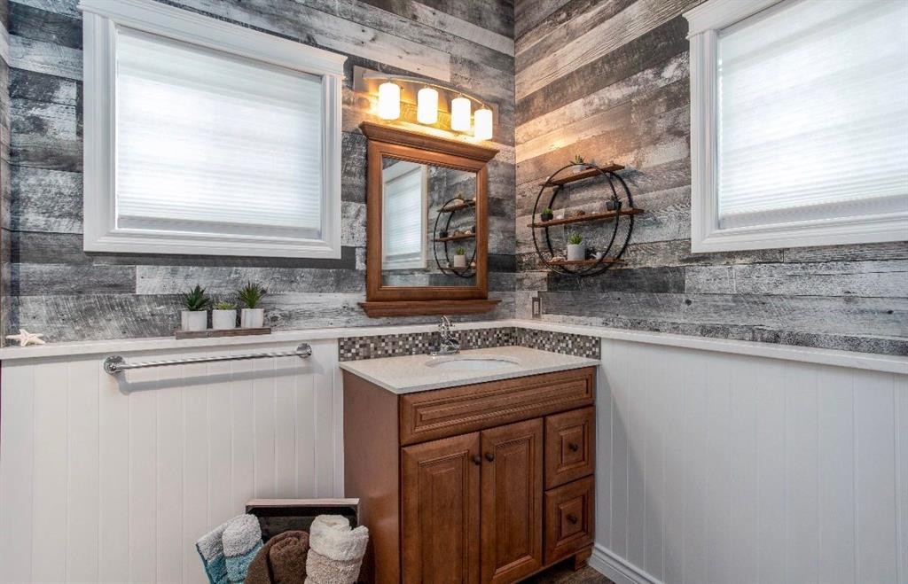 # 219 162 Peace River Avenue, Joussard, AB - Indoor Photo Showing Kitchen