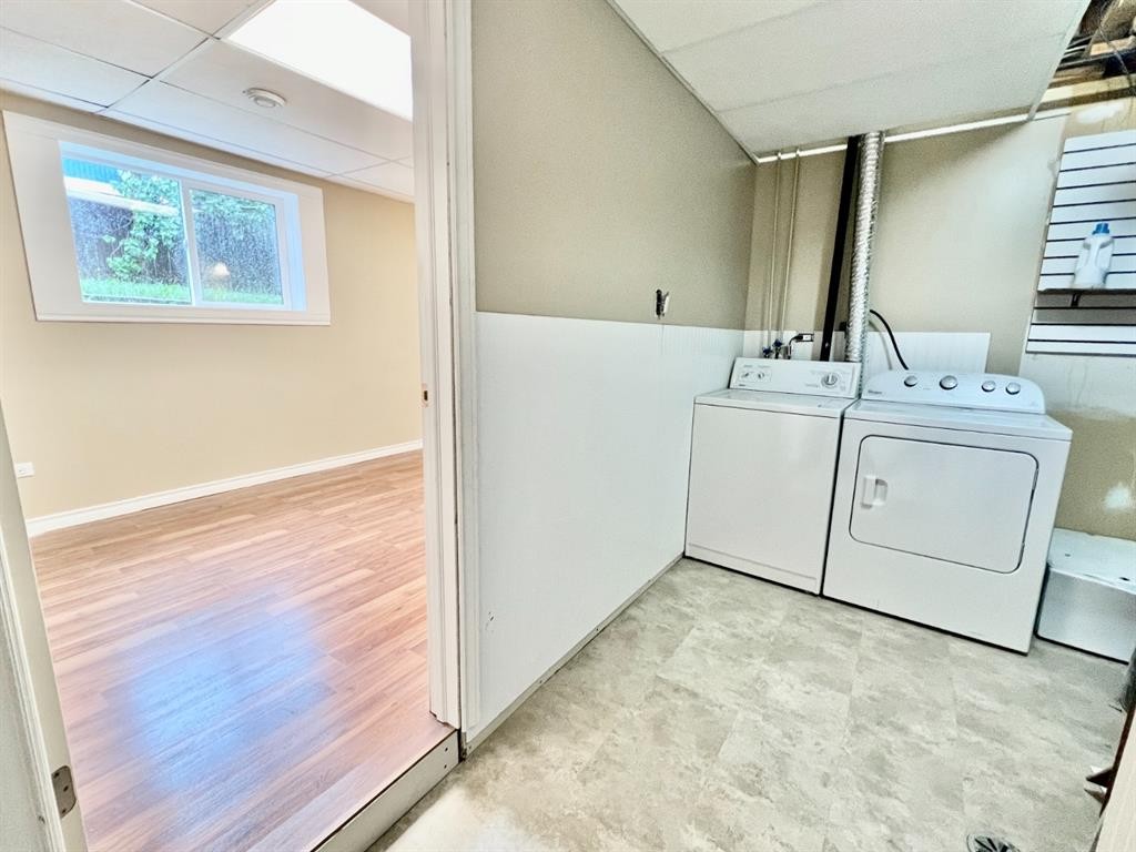 3209 45 Avenue, Athabasca, AB - Indoor Photo Showing Laundry Room