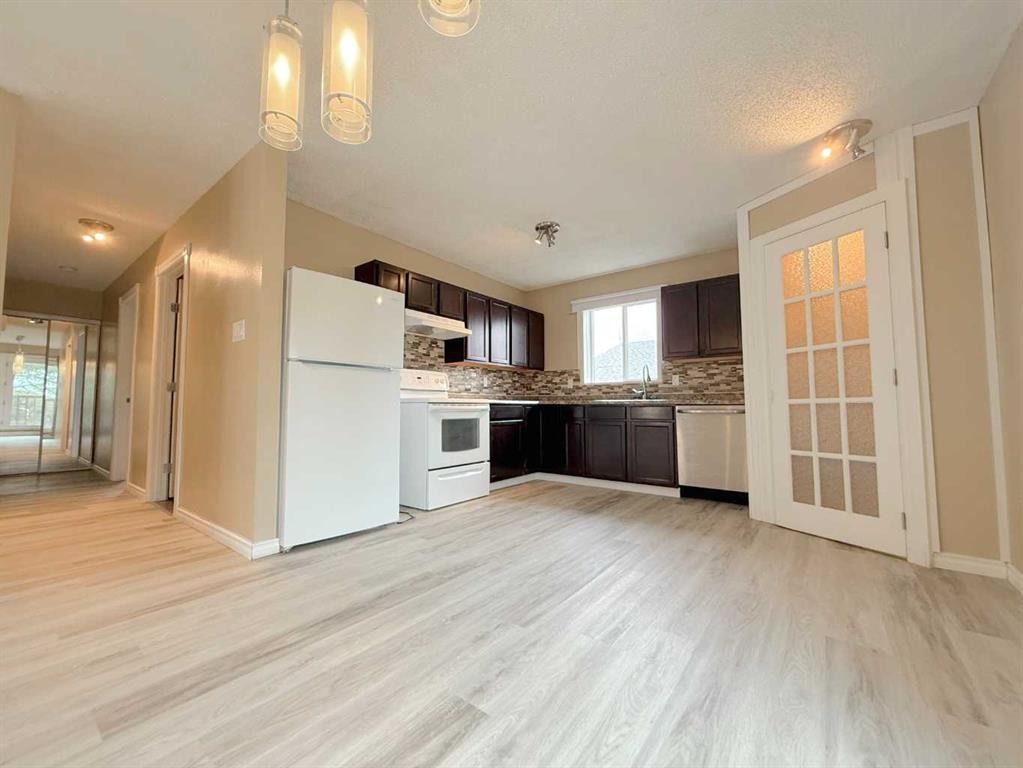 3209 45 Avenue, Athabasca, AB - Indoor Photo Showing Kitchen
