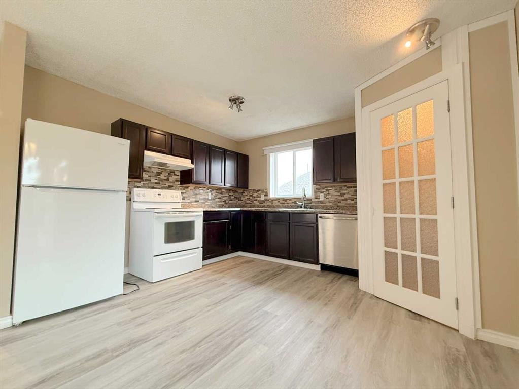 3209 45 Avenue, Athabasca, AB - Indoor Photo Showing Kitchen