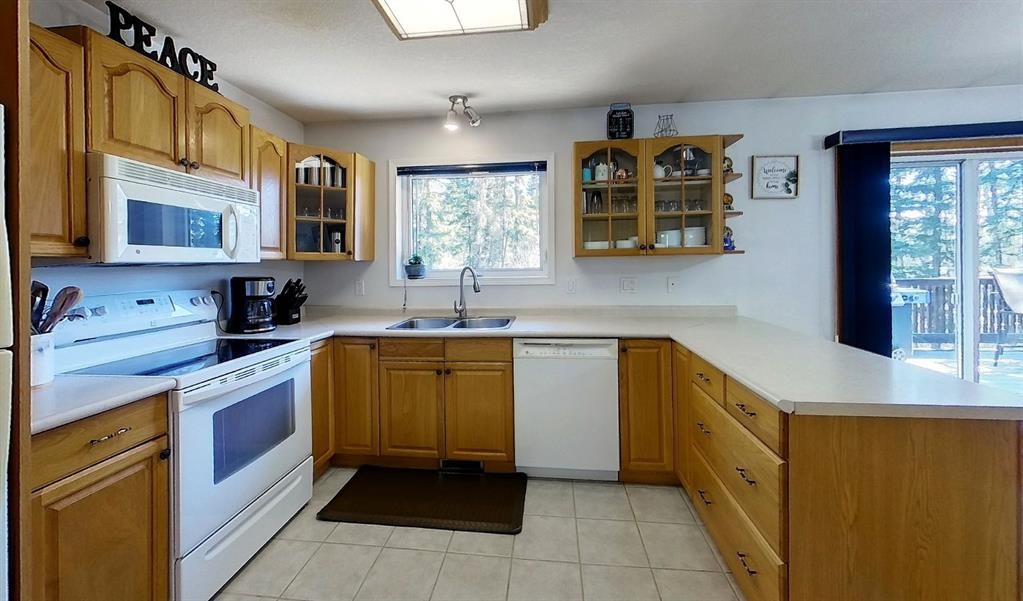 53404A Highway 748 E, Rural Yellowhead County, AB - Indoor Photo Showing Kitchen With Double Sink