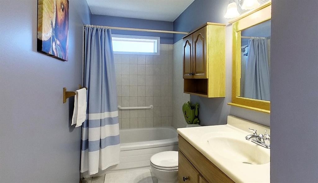 53404A Highway 748 E, Rural Yellowhead County, AB - Indoor Photo Showing Bathroom