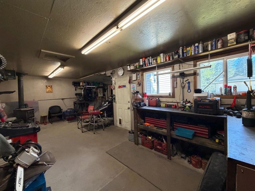 53404A Highway 748 E, Rural Yellowhead County, AB - Indoor Photo Showing Garage