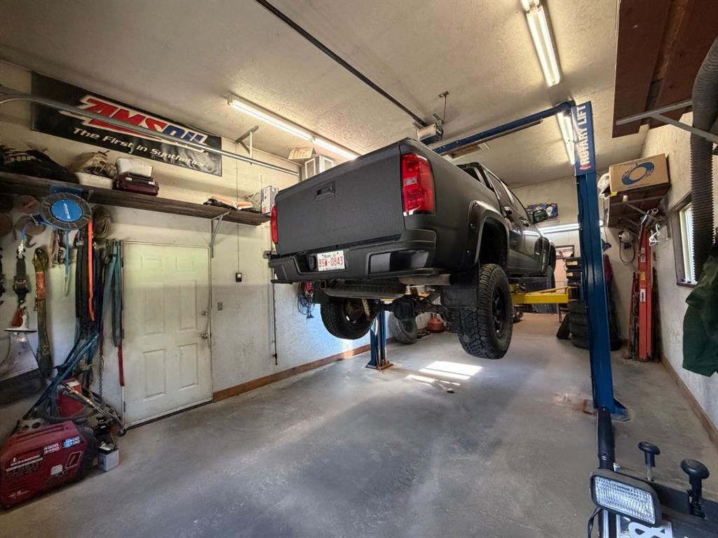 53404A Highway 748 E, Rural Yellowhead County, AB - Indoor Photo Showing Garage