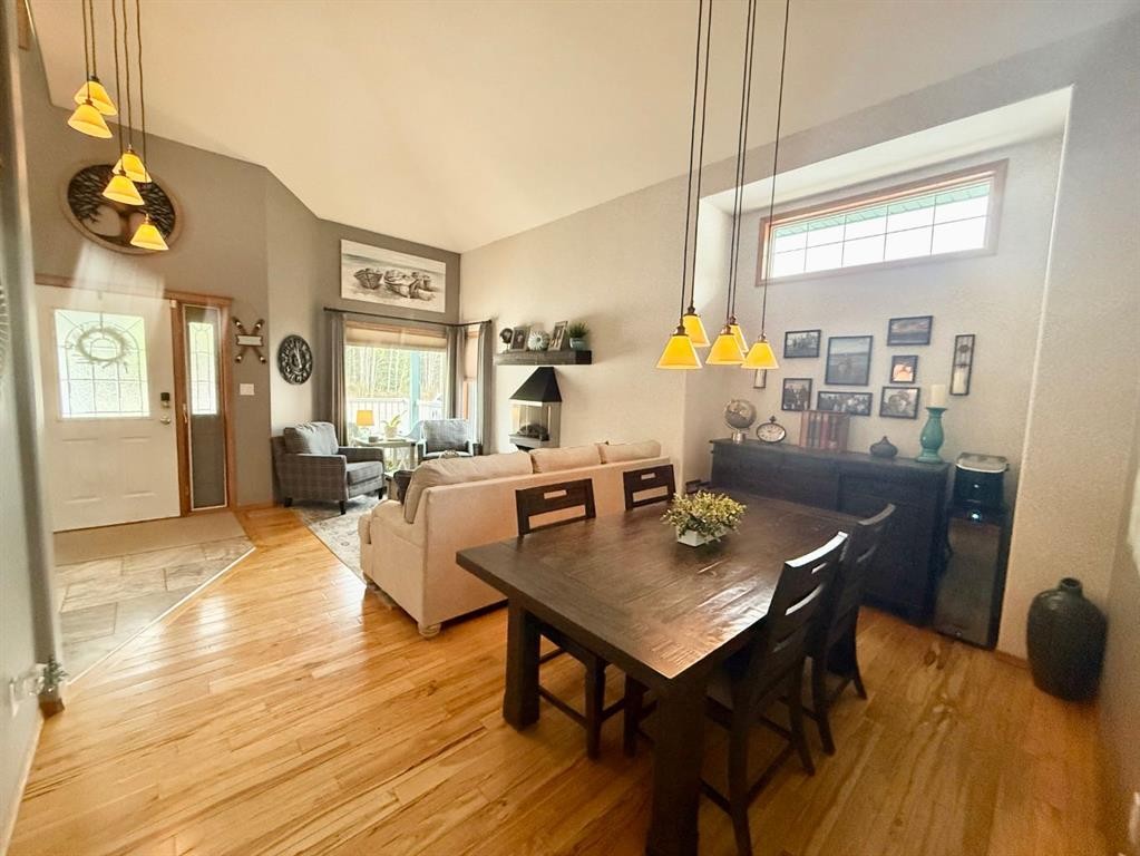 150 Hallam Drive, Hinton, AB - Indoor Photo Showing Dining Room