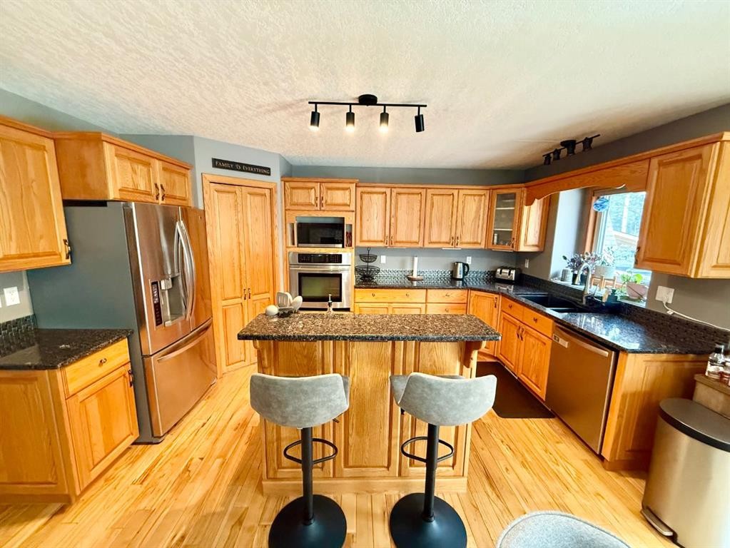 150 Hallam Drive, Hinton, AB - Indoor Photo Showing Kitchen