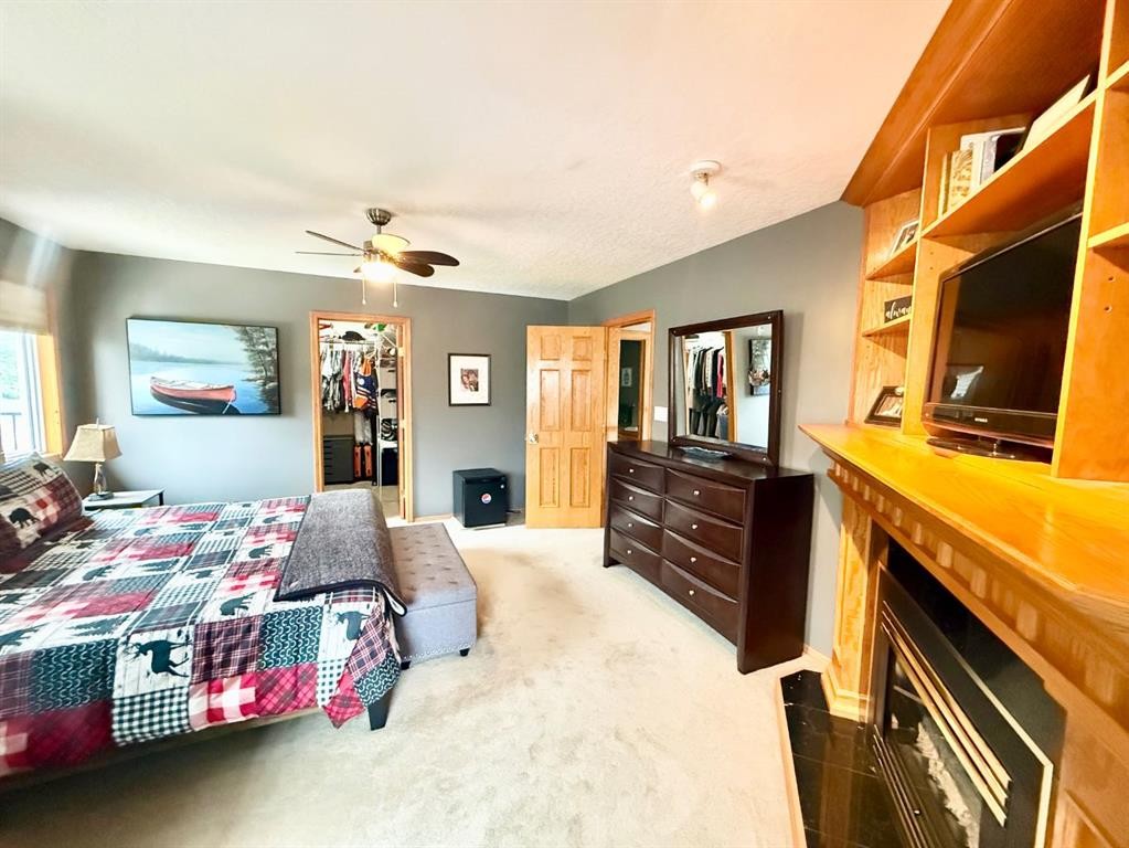 150 Hallam Drive, Hinton, AB - Indoor Photo Showing Bedroom