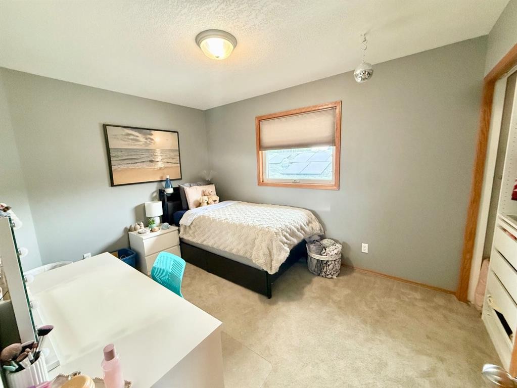 150 Hallam Drive, Hinton, AB - Indoor Photo Showing Bedroom