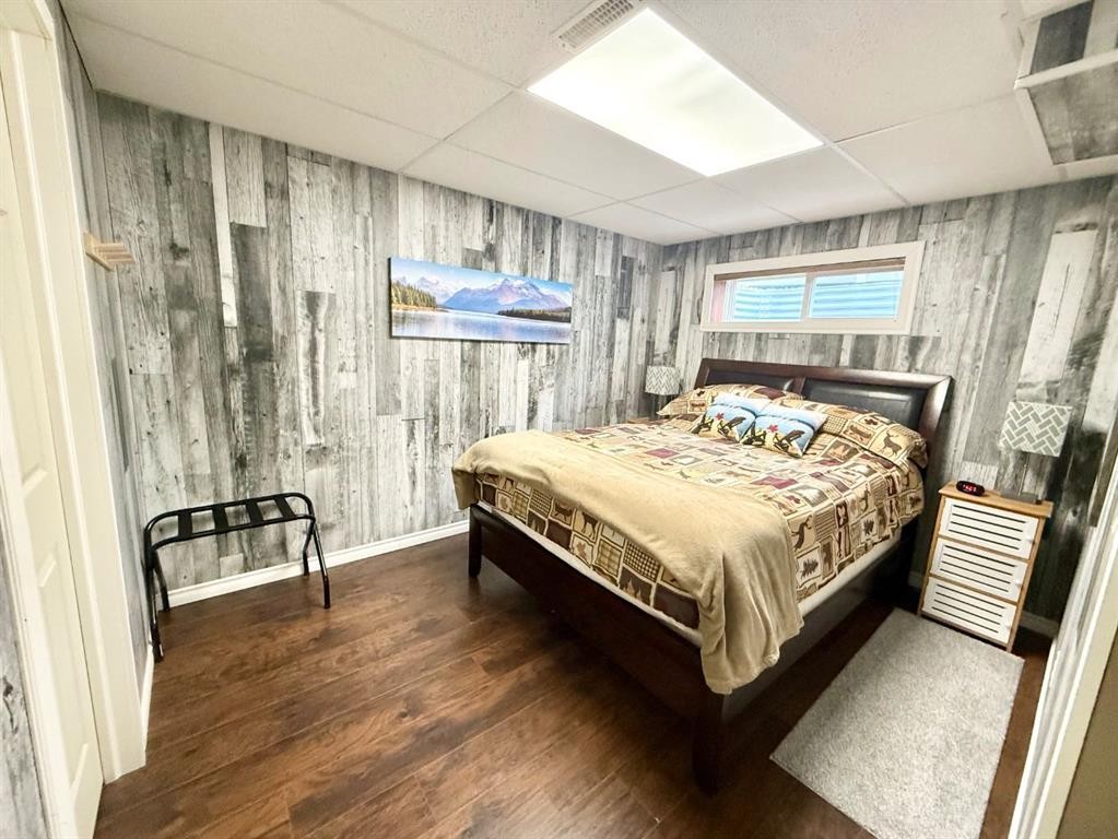 150 Hallam Drive, Hinton, AB - Indoor Photo Showing Bedroom