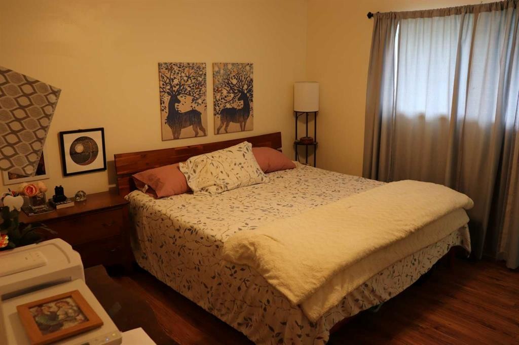 5707 9 Avenue, Edson, AB - Indoor Photo Showing Bedroom