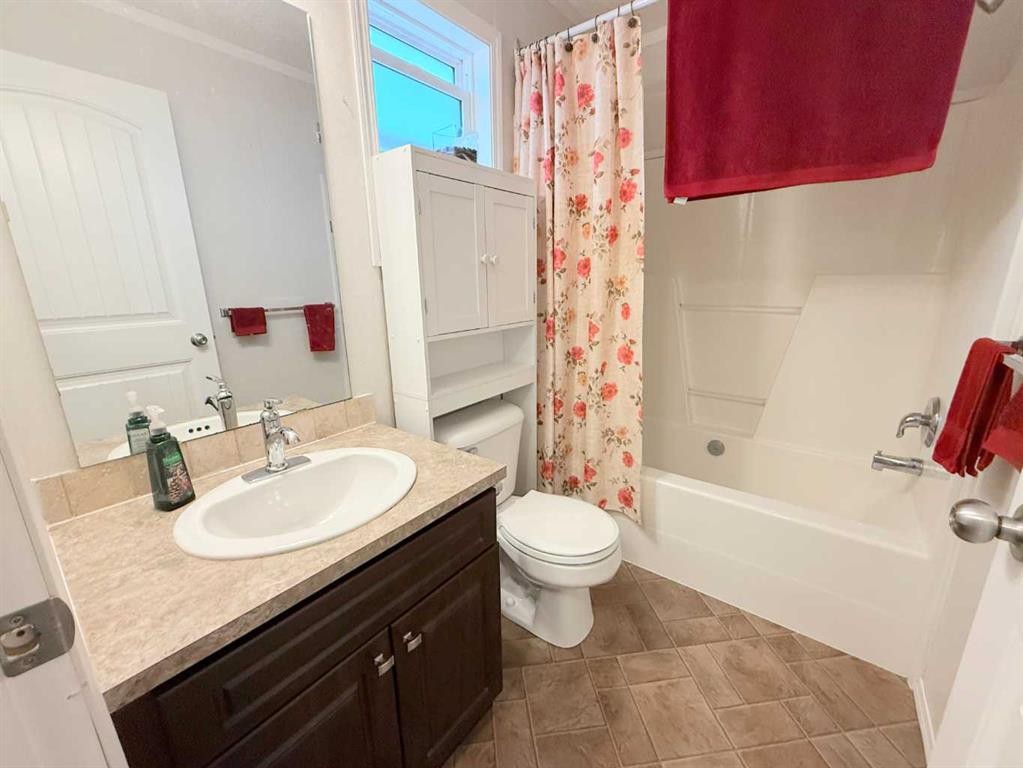 682001A Range Road 222.9, Rural Athabasca County, AB - Indoor Photo Showing Bathroom
