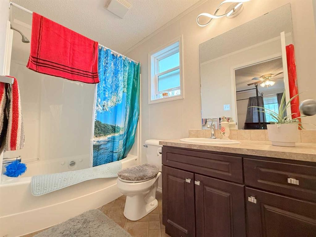 682001A Range Road 222.9, Rural Athabasca County, AB - Indoor Photo Showing Bathroom