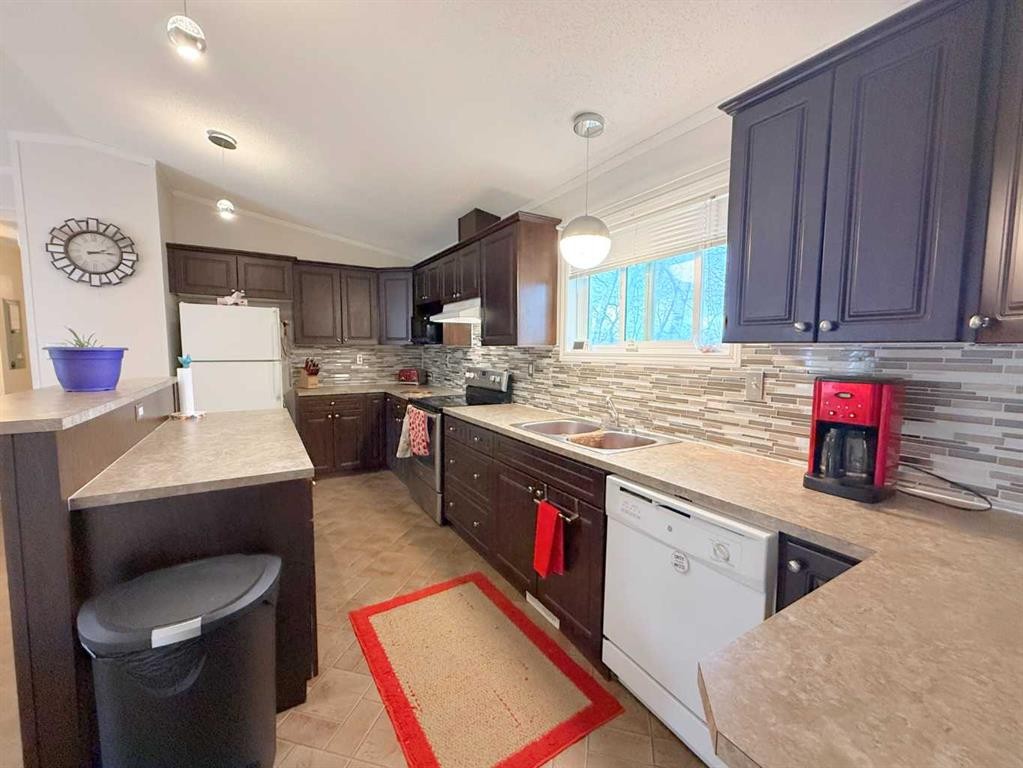 682001A Range Road 222.9, Rural Athabasca County, AB - Indoor Photo Showing Kitchen With Double Sink