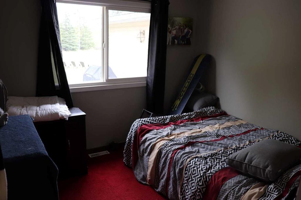 54525 Range Road 142B, Rural Yellowhead County, AB - Indoor Photo Showing Bedroom