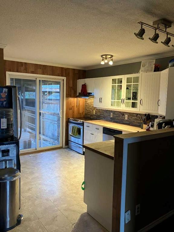 519 5 Avenue, Fox Creek, AB - Indoor Photo Showing Kitchen
