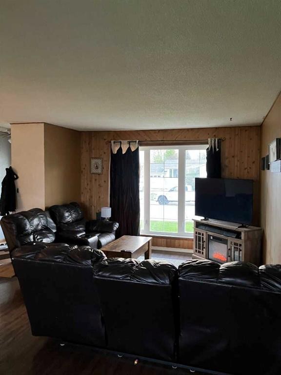 519 5 Avenue, Fox Creek, AB - Indoor Photo Showing Other Room
